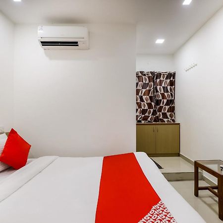 Oyo Hotel D Veeray Ahmedabad Ngoại thất bức ảnh