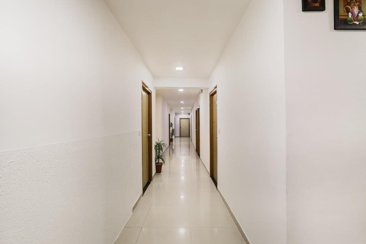 Oyo Hotel D Veeray Ahmedabad Ngoại thất bức ảnh