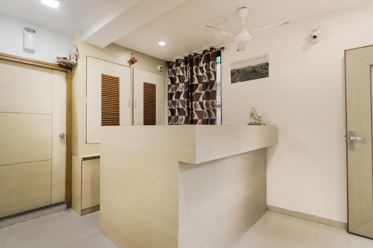 Oyo Hotel D Veeray Ahmedabad Ngoại thất bức ảnh
