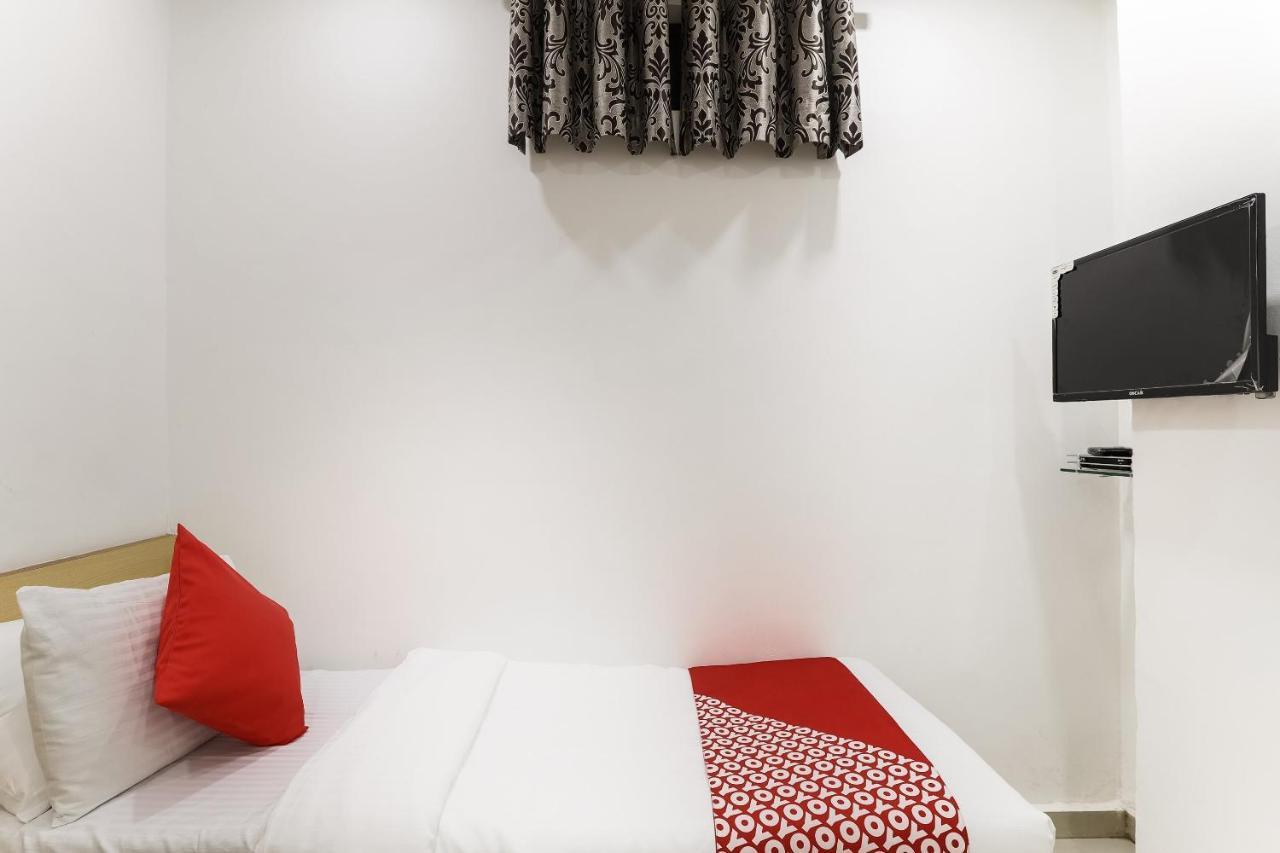 Oyo Hotel D Veeray Ahmedabad Ngoại thất bức ảnh