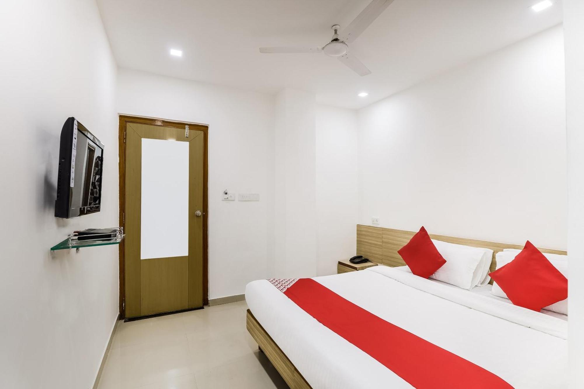 Oyo Hotel D Veeray Ahmedabad Ngoại thất bức ảnh