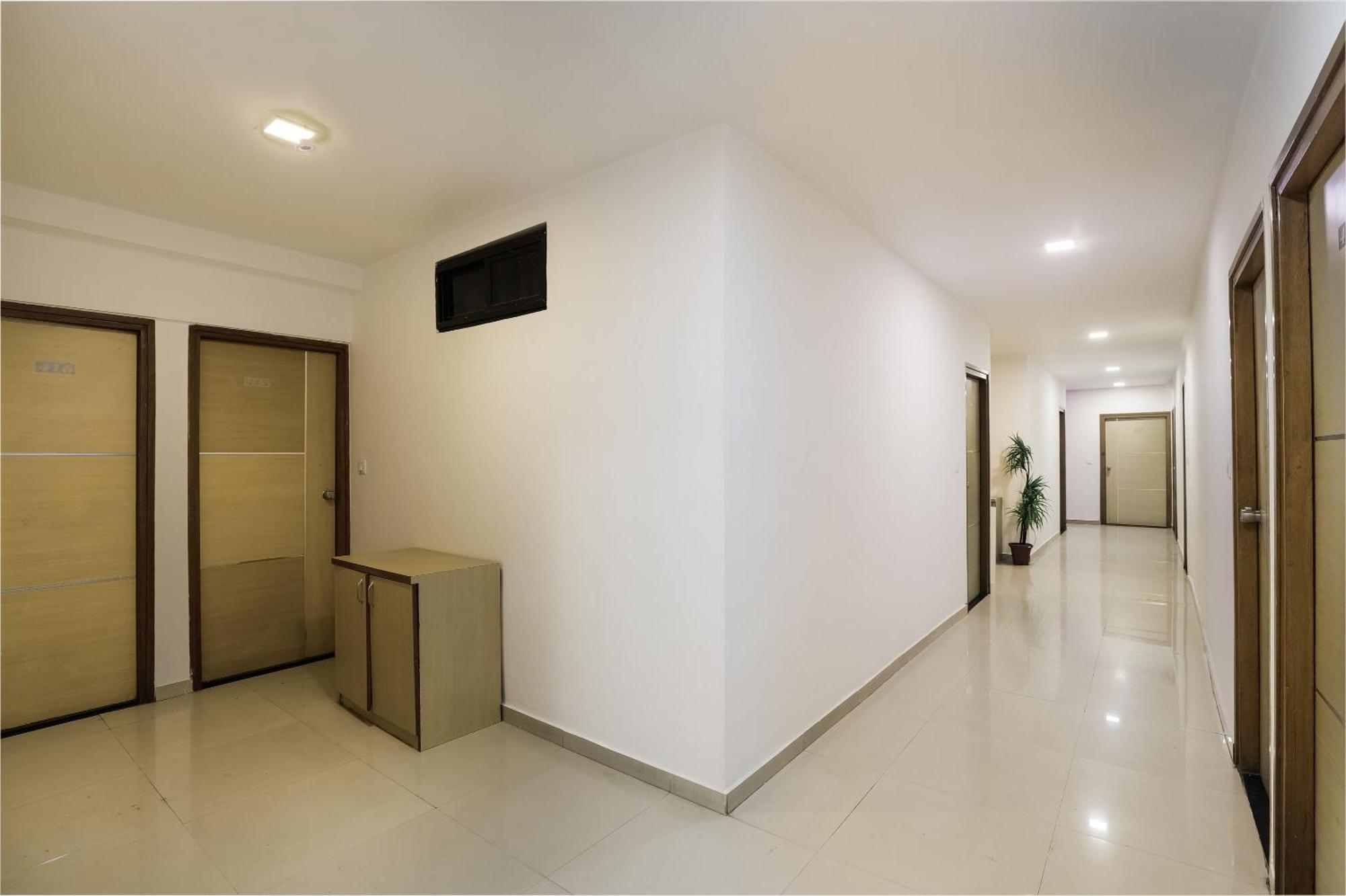Oyo Hotel D Veeray Ahmedabad Ngoại thất bức ảnh