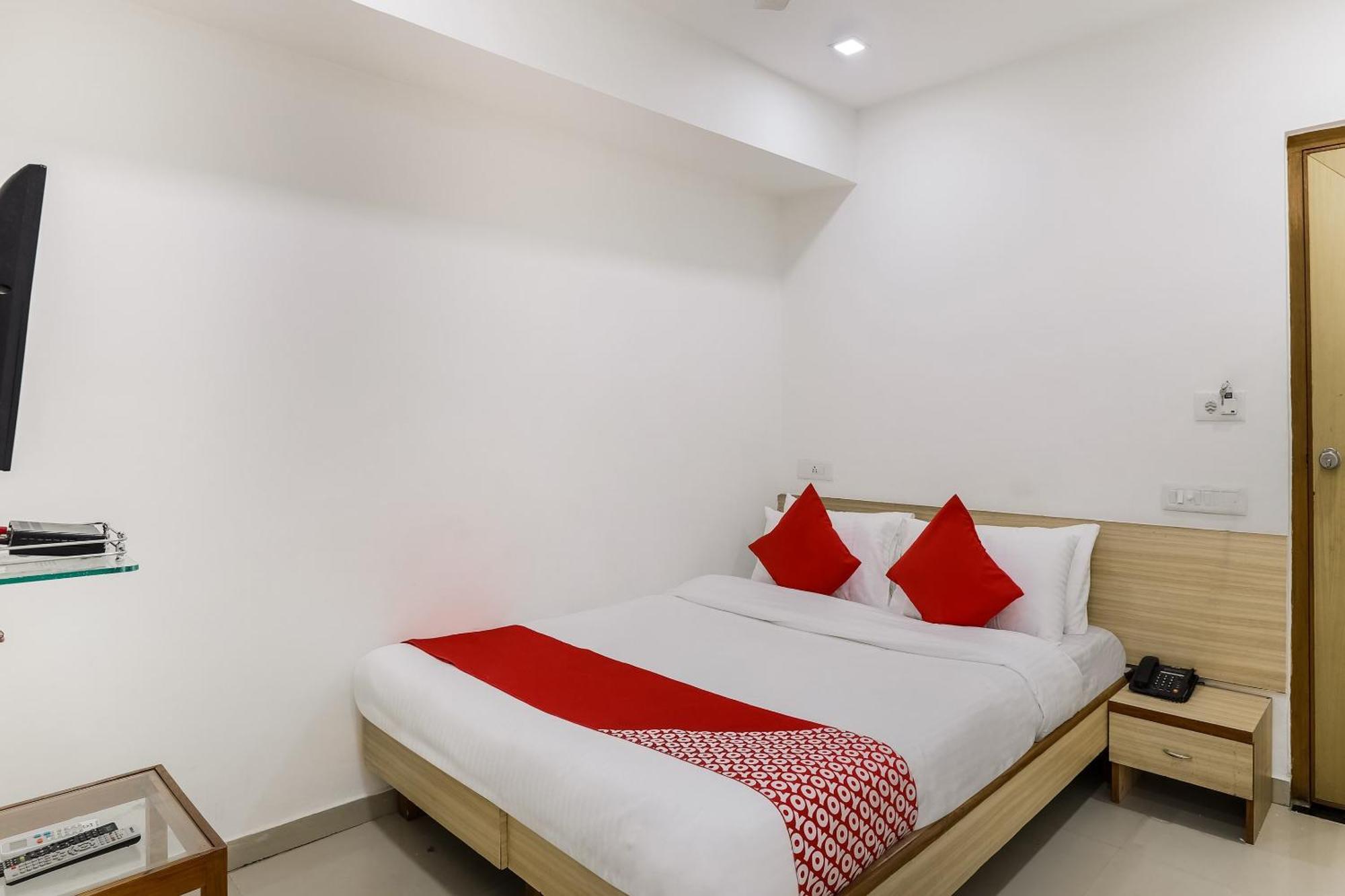 Oyo Hotel D Veeray Ahmedabad Ngoại thất bức ảnh