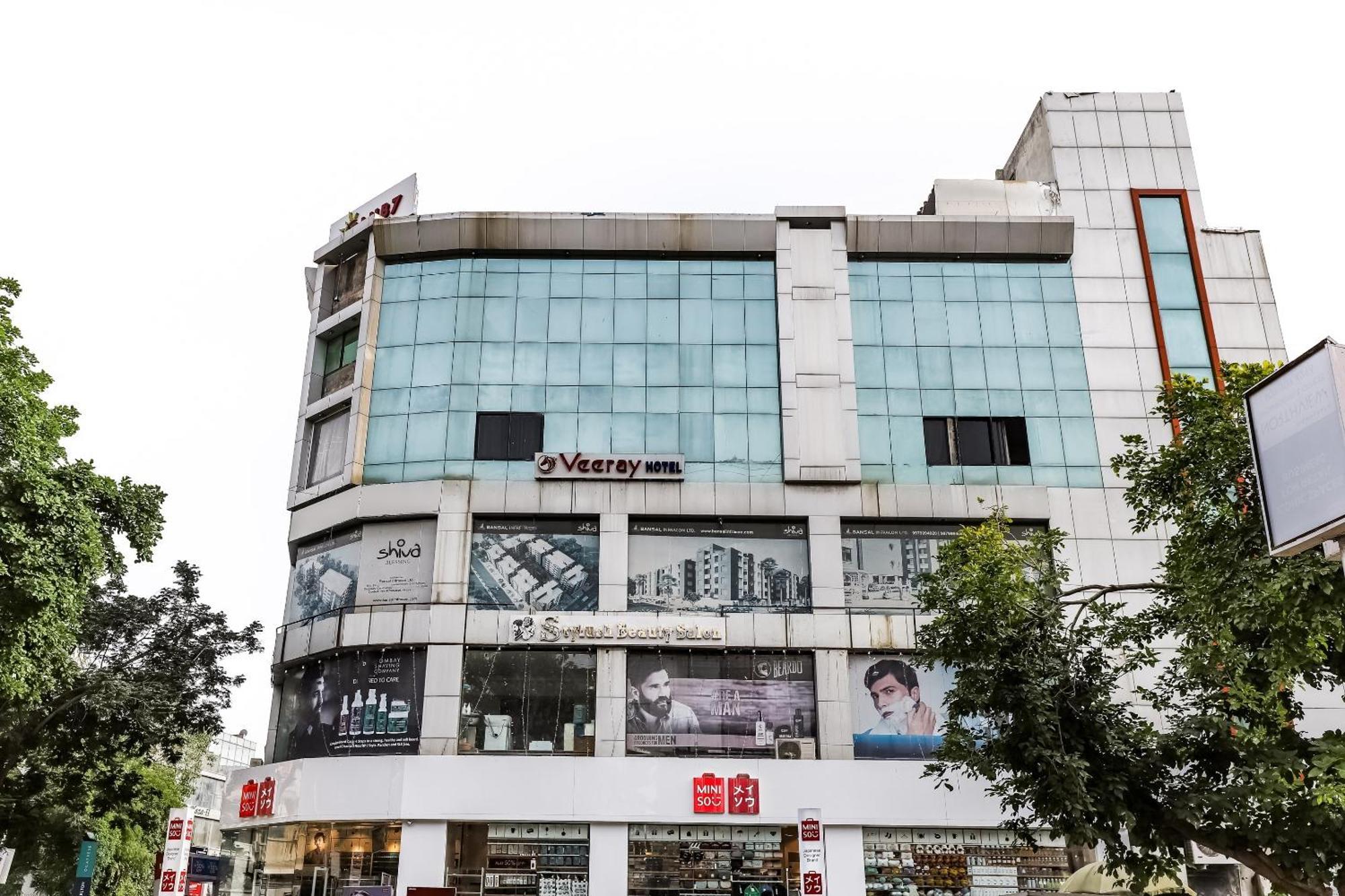 Oyo Hotel D Veeray Ahmedabad Ngoại thất bức ảnh